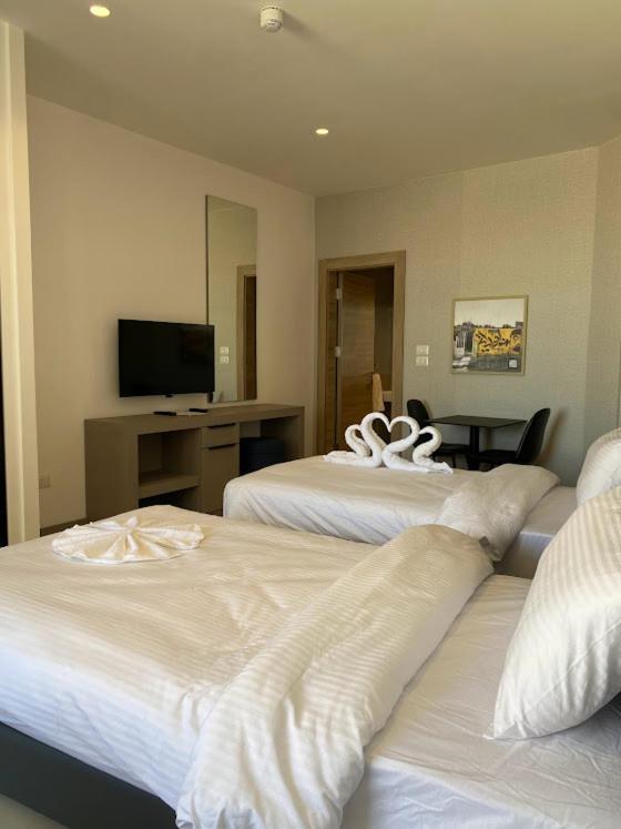 עמאן Liv Weibdeh Hotel Suites מראה חיצוני תמונה